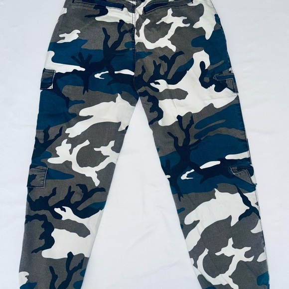 V.I.P.  Camouflage Cargo Pants - Picture 3 of 6